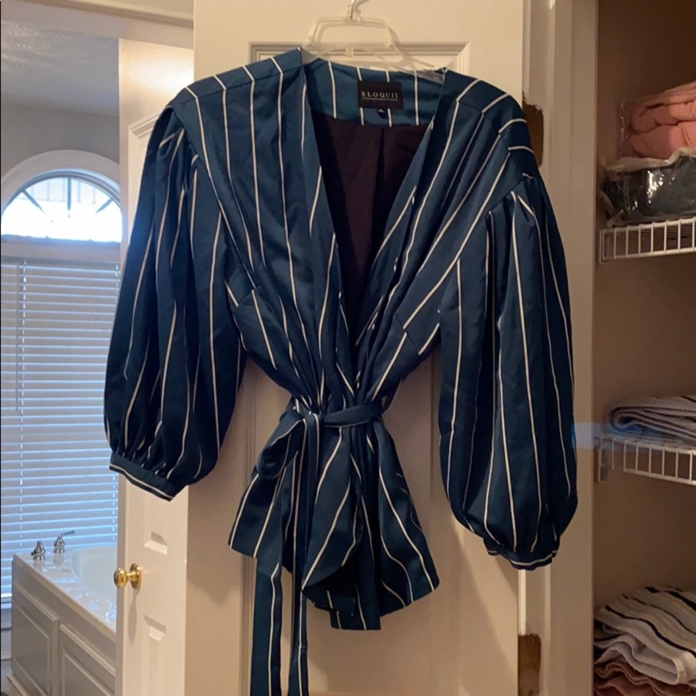 Bell sleeved blouse
